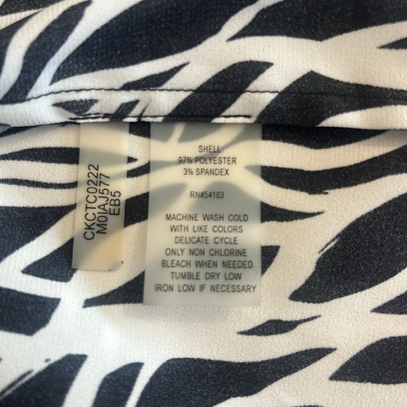 Calvin Klein Silky Scoop Neck Sleeveless Blouse, Black & Cream Print, Size L - Picture 12 of 12